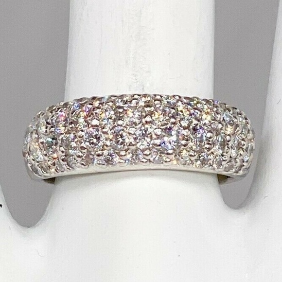 ❤️Stunning Silvertone Ring With White CZ Stones - Picture 4 of 5